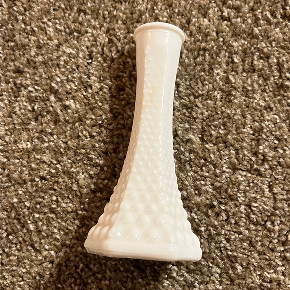 Elegant Brody White milk glass Hobnail Vase - Picture 2 of 5